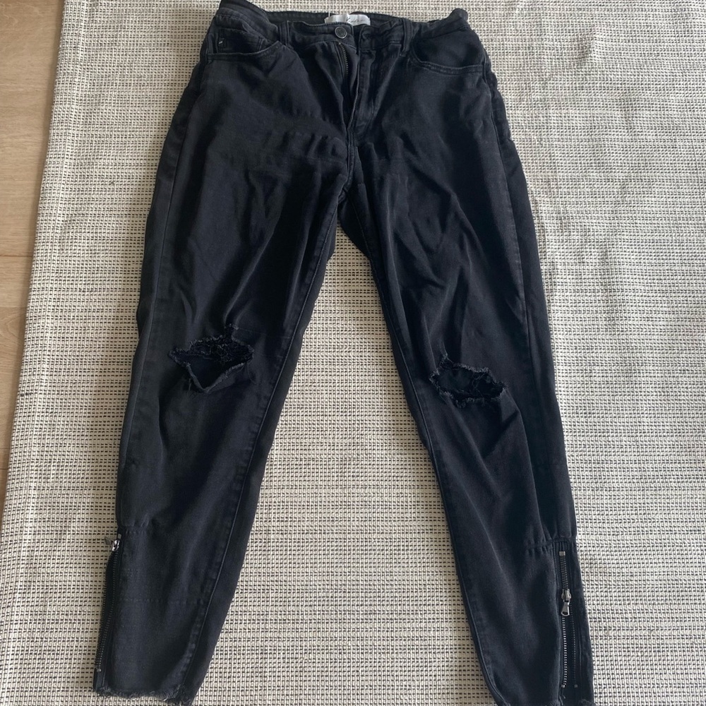 KanCan Women’s Mid Rise Super Skinny denim with frayed hem and zipper size 9/28